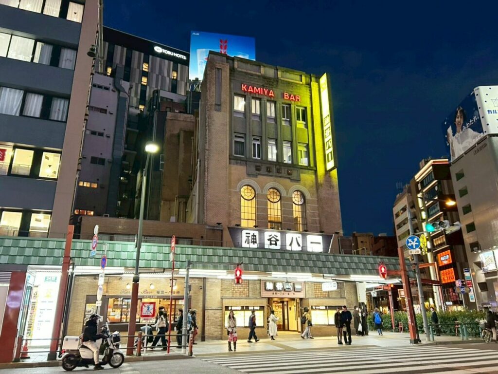 浅草の一等地に君臨する神谷バー