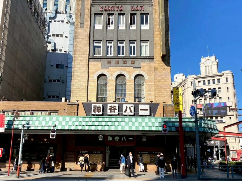 昼間に見ると建物のレトロ感も半端ではない!