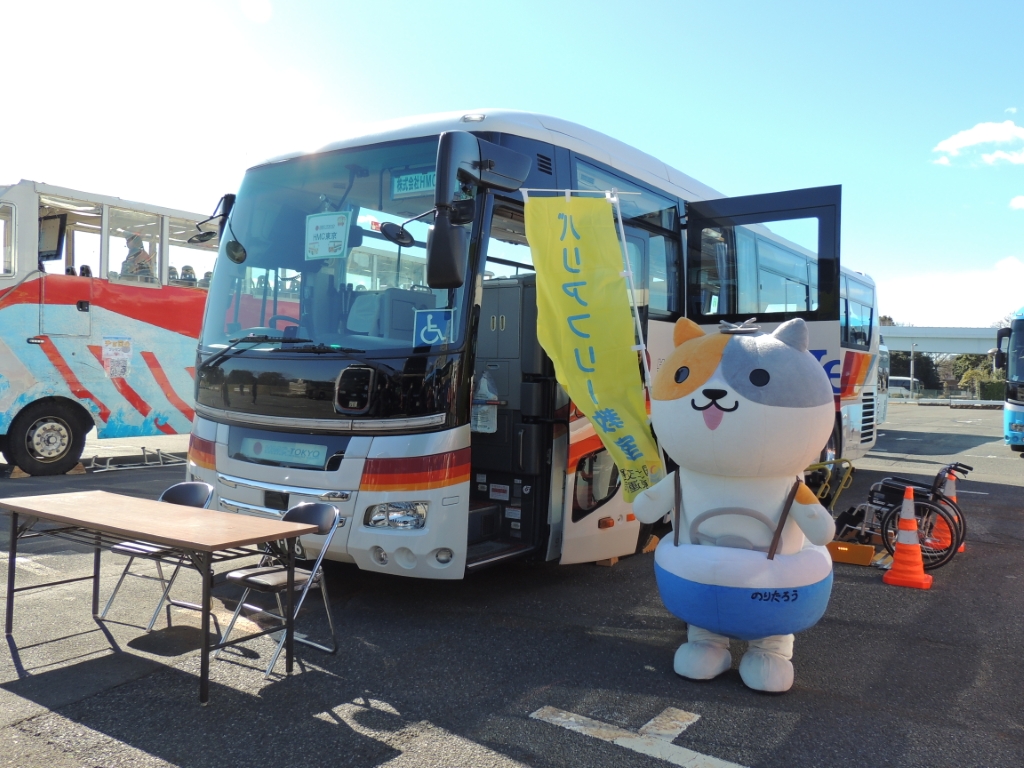 昨年の様子。バリアフリーのキャンペーン活動をしている「のりたろう君」