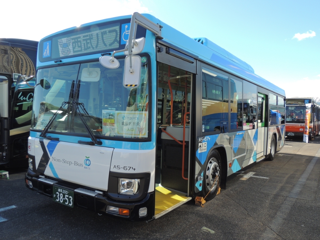 西武バスドアは開放ままなので、自由にいつでも乗ってみることができる