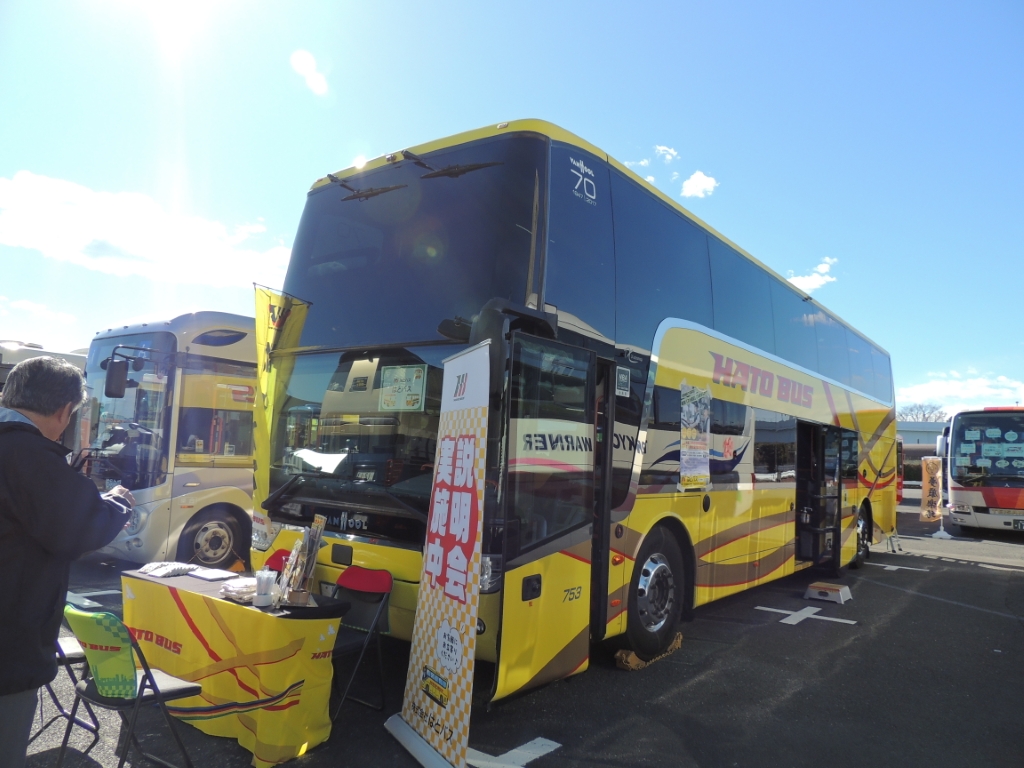 はとバスはスカニアのダブルデッカーで出展