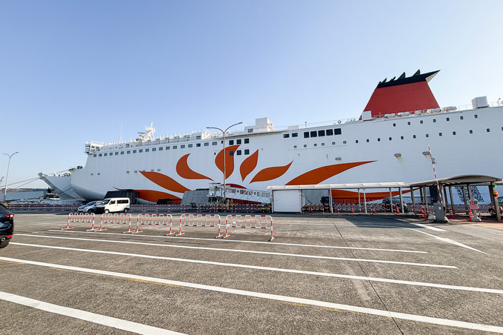 大阪〜志布志を結ぶ「さんふわらあ」が発着している