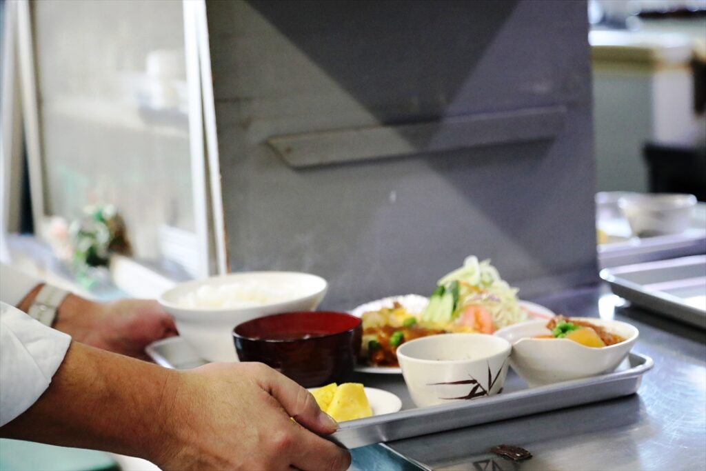 お腹いっぱい食べると次のダイヤで眠くなるかもしれないのでほどほどに？