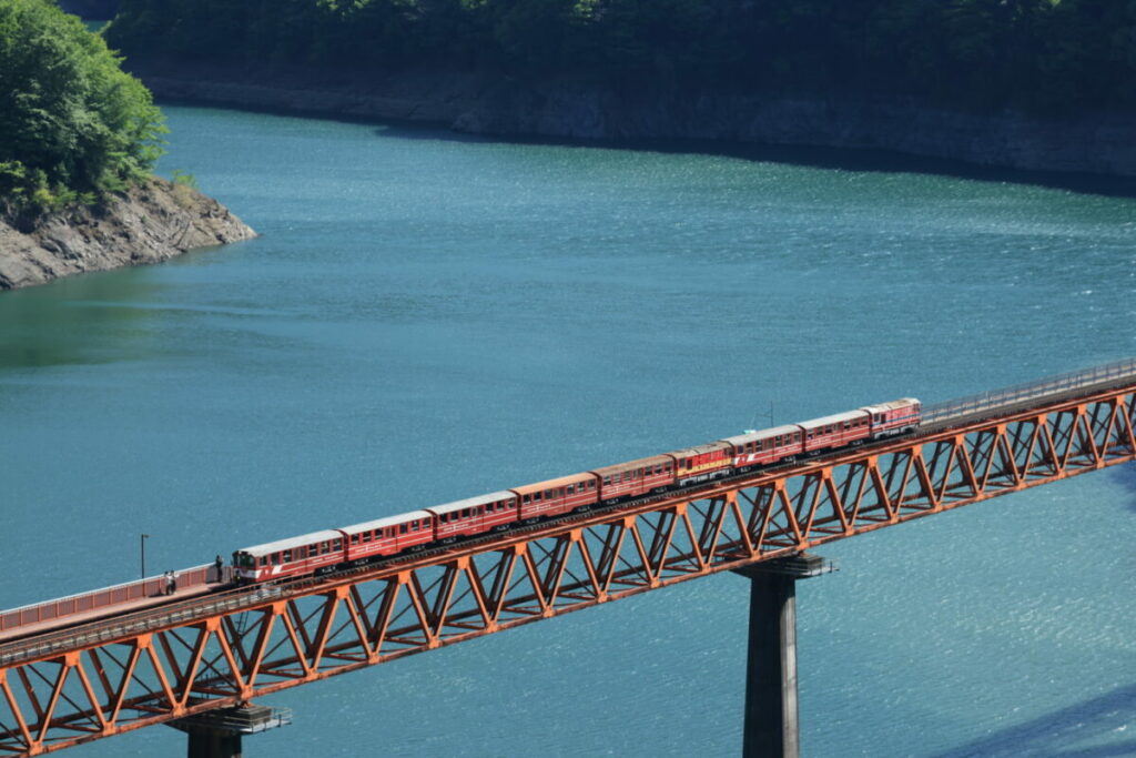 鉄道もバスも同時に楽しめる！