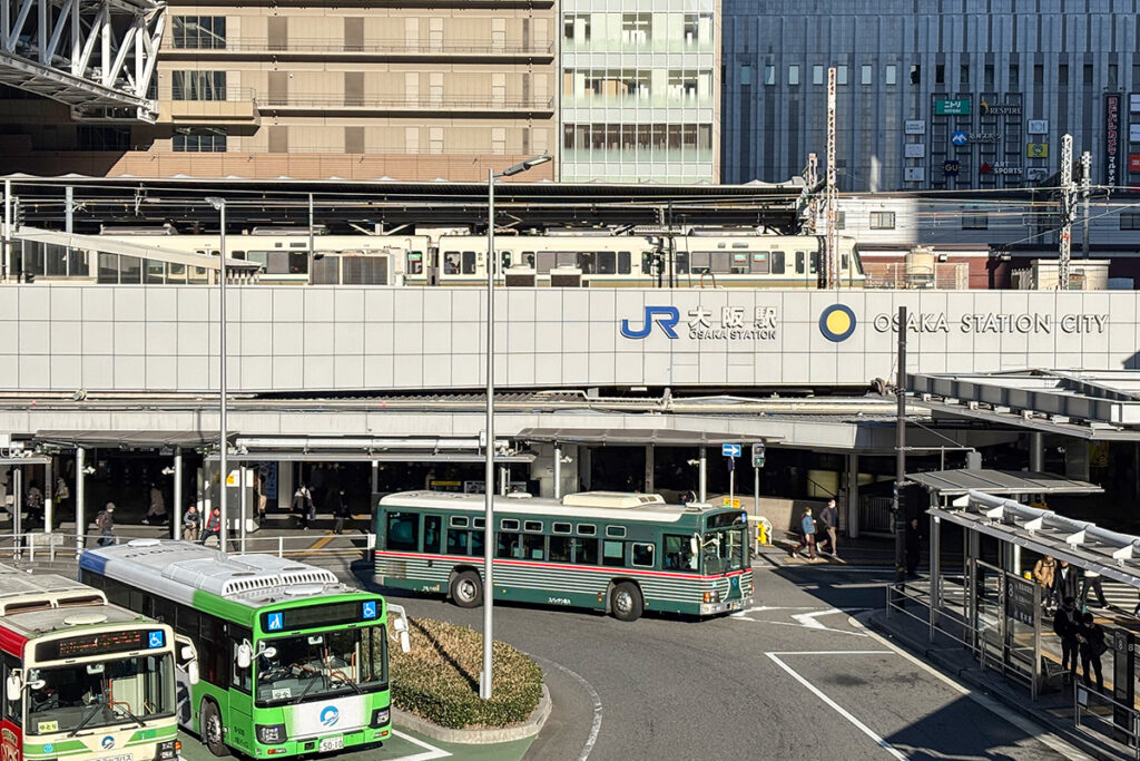 大阪市交通局時代の「ゼブラバス」と呼ばれるカラースキームを再現