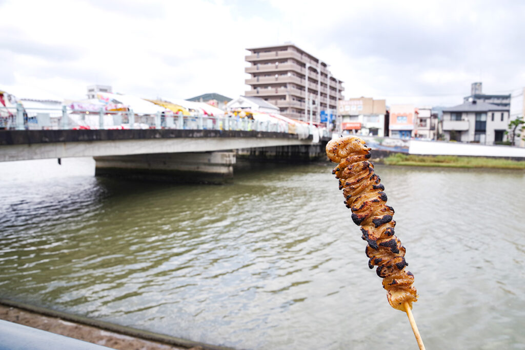 お祭りをやってるなら長いものに巻かれておくのもまた一興