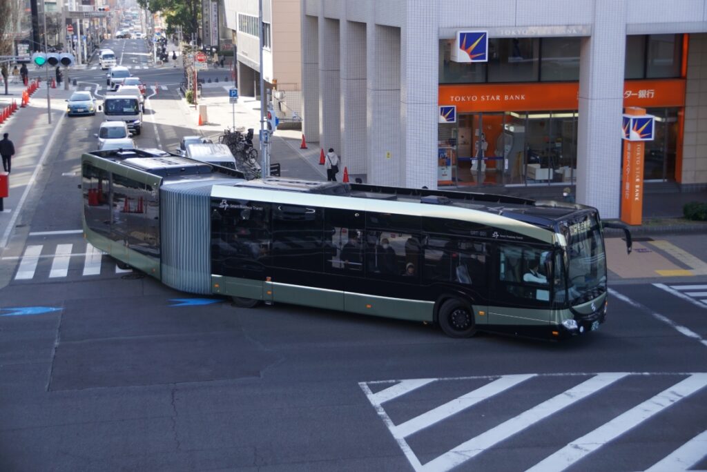 パッと見は路面電車が走っているよう？