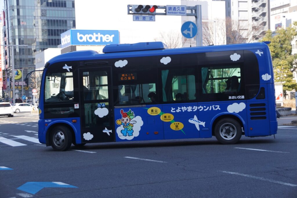 連節車はポンチョ3台分まではないが圧倒的な定員であることには違いない