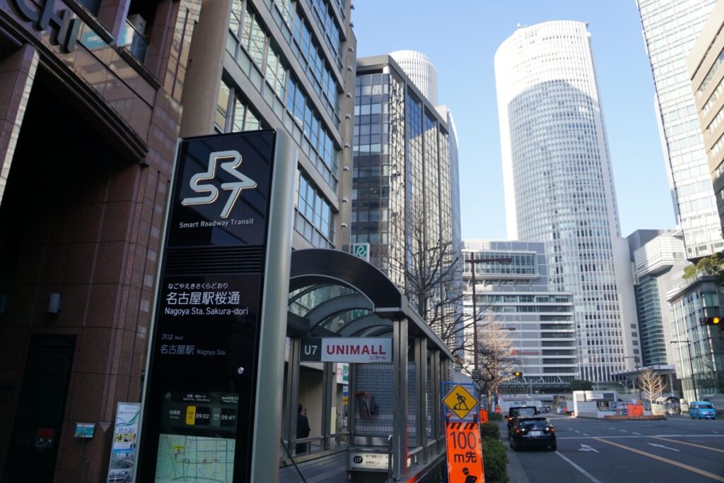 バス停によっては用地が確保できず特定ドアが締め切り扱いになることも