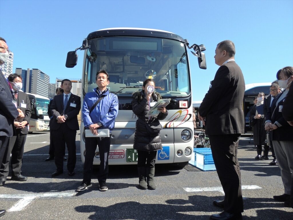 運営者による開場前の朝礼