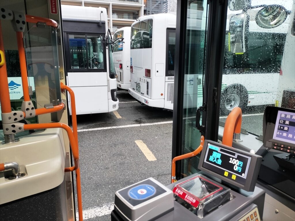 運転席から見た乗車口