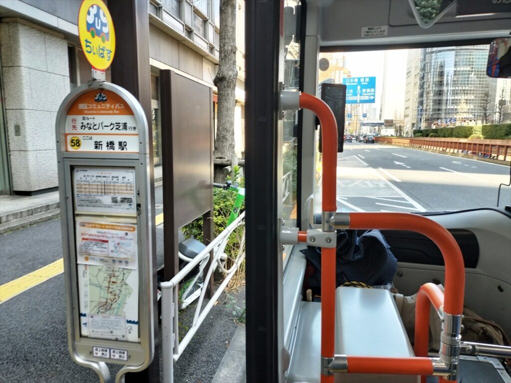 バス停はバスにとっては安全地帯である