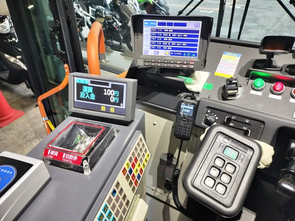 バスの運行は分単位だがGPSで秒単位まで時刻は取得できる