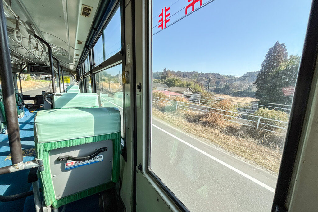 恐らく右側の柵で囲まれているサイクリングロードは元線路のハズ