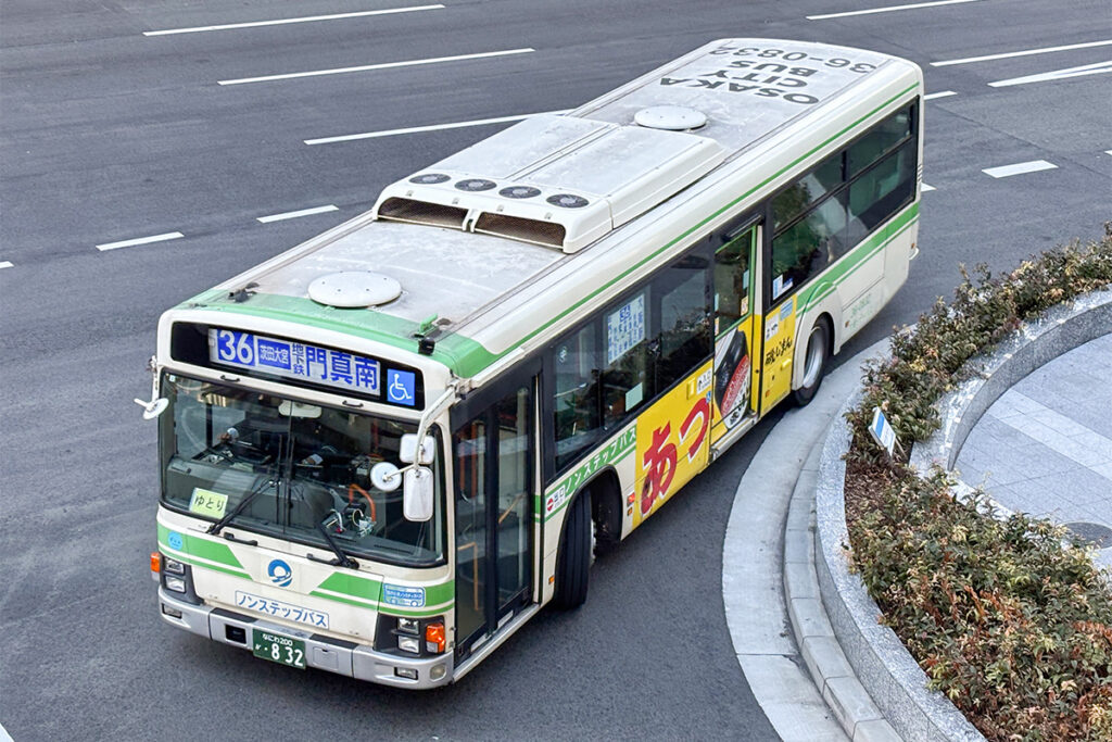 2006年式日野ブルーリボン。今を生きるアナログ方向幕が素晴らしい