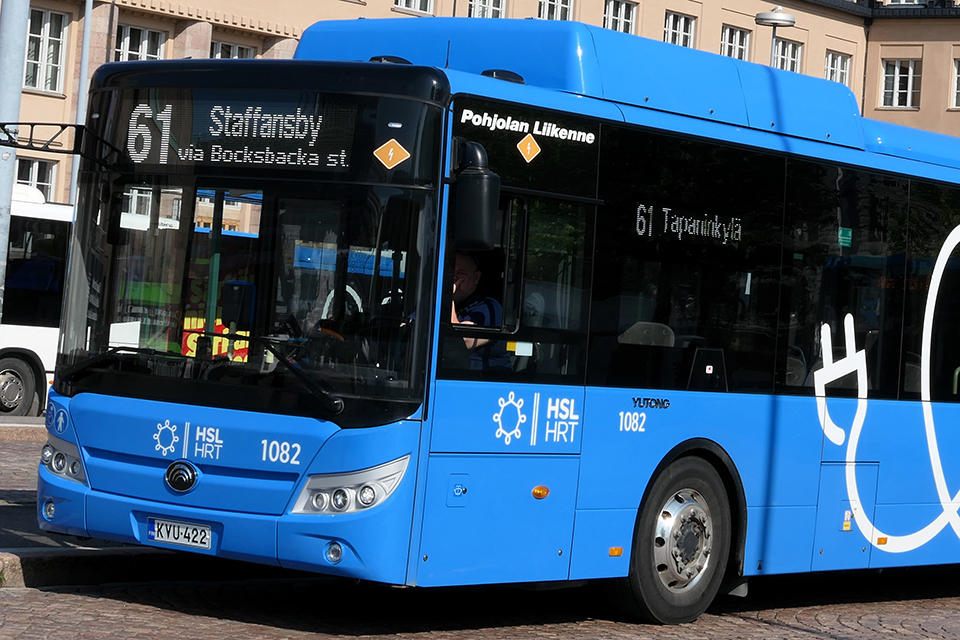 鉄道、バス、船が同一運賃だと!?　24時間運行で治安も問題なし!!　フィンランドの路線バスの完成度が凄い!!