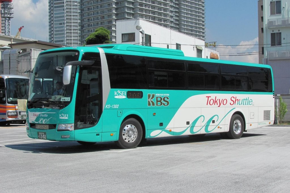 京成バスシステム車両。KBSの文字がトレードマーク