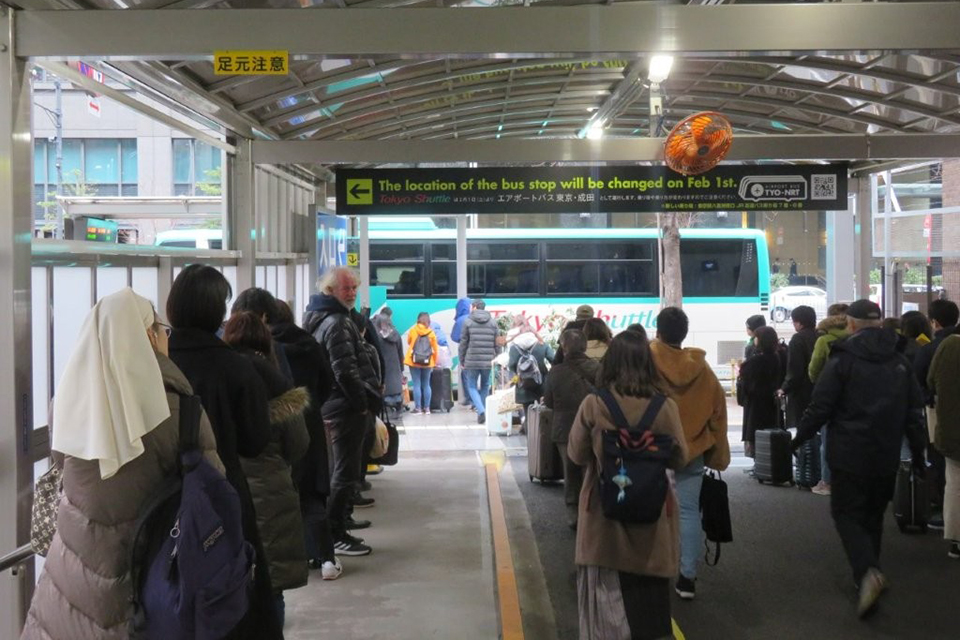 今度、つぎ、そのつぎと乗車別便ごとに整列乗車
