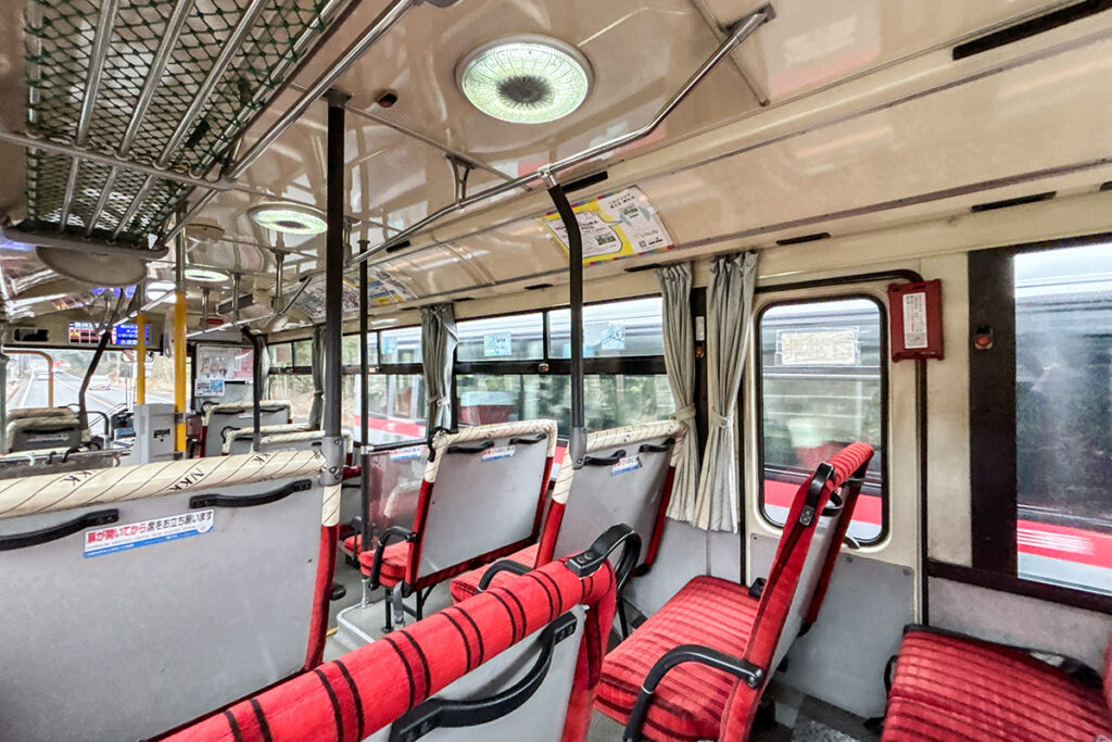 途中で水俣発空港行きの便とすれ違い