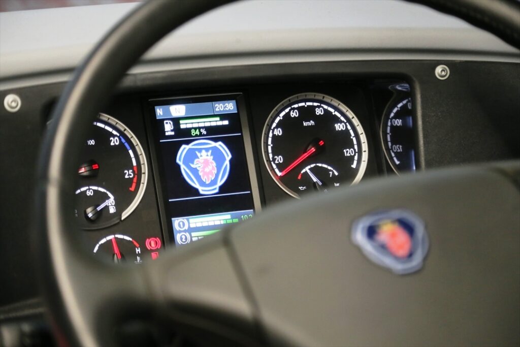 バスがあっても運転士がいなければ動かない