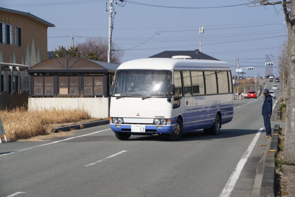 車社会である地方では駐車場までのシャトルバスでパーク&ライドを実現する
