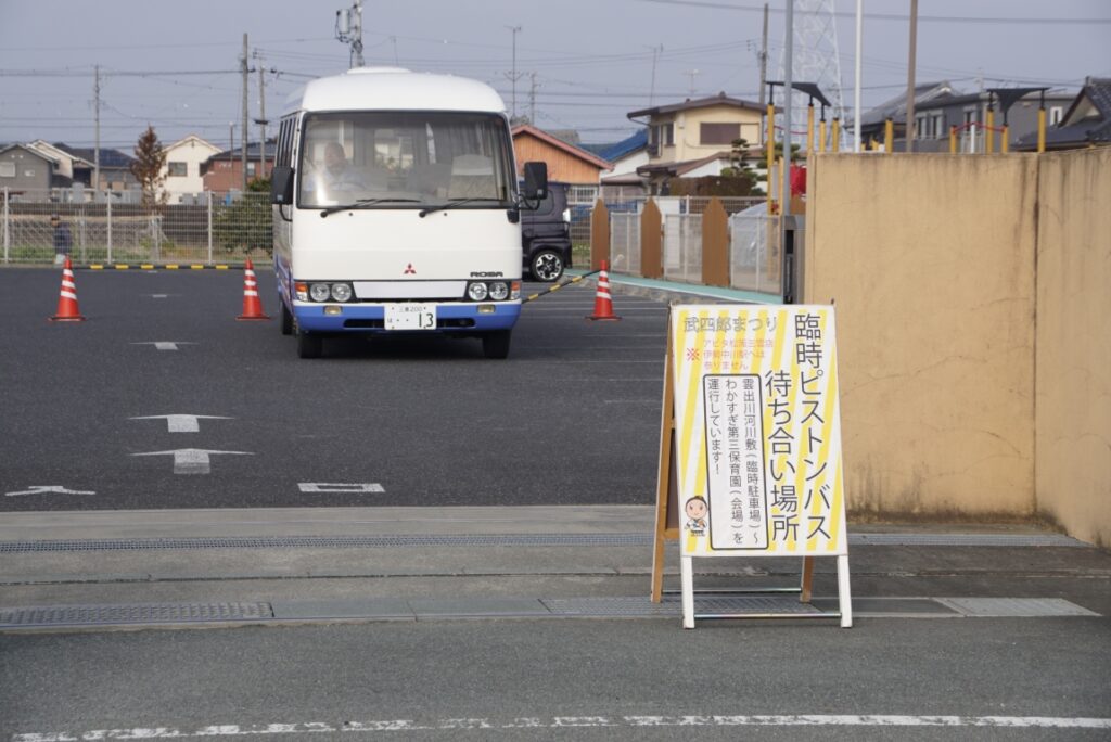 自治体所有の三菱ふそうローザも大活躍！