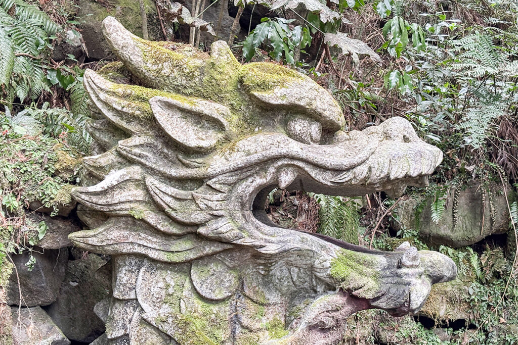 霧島神宮には見どころがいっぱい