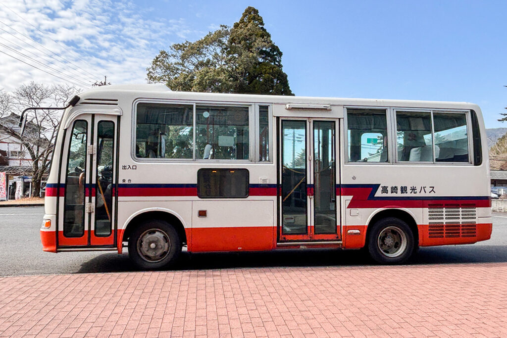 霧島神宮線には小型バスの日野リエッセ・路線車タイプが充当