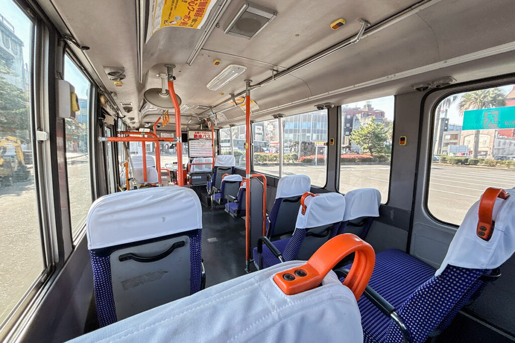 都城駅前を出発、一路霧島神宮へ