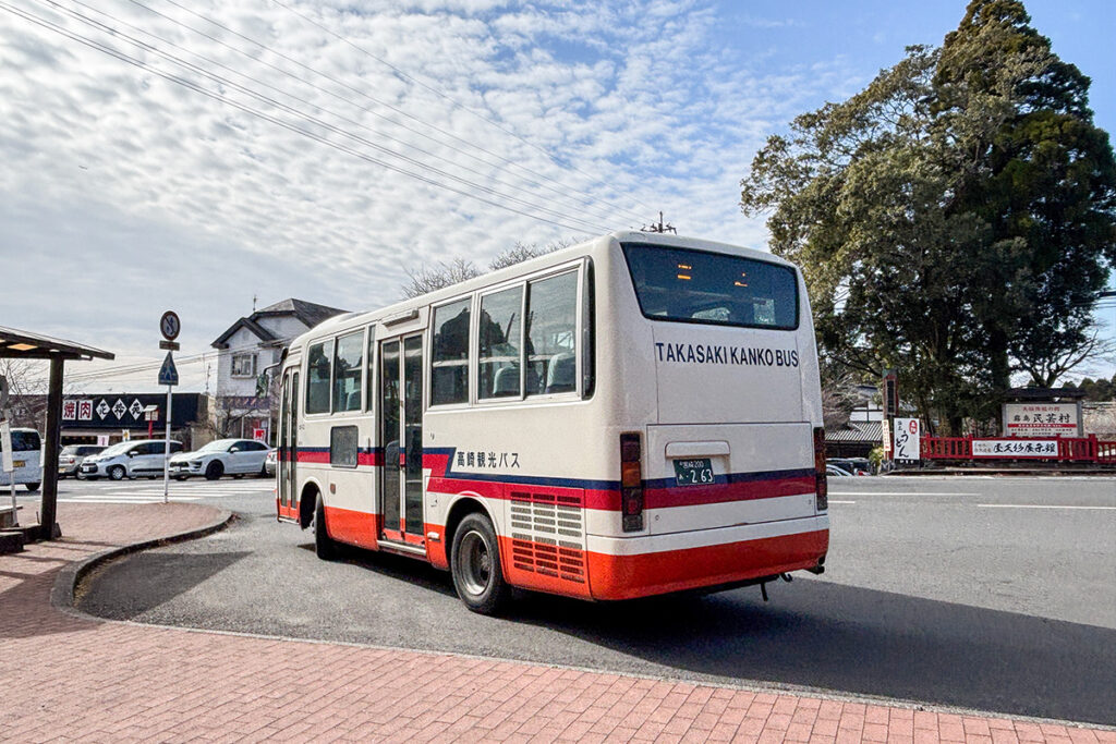 霧島神宮に到着。バスは回送になって引き上げていく