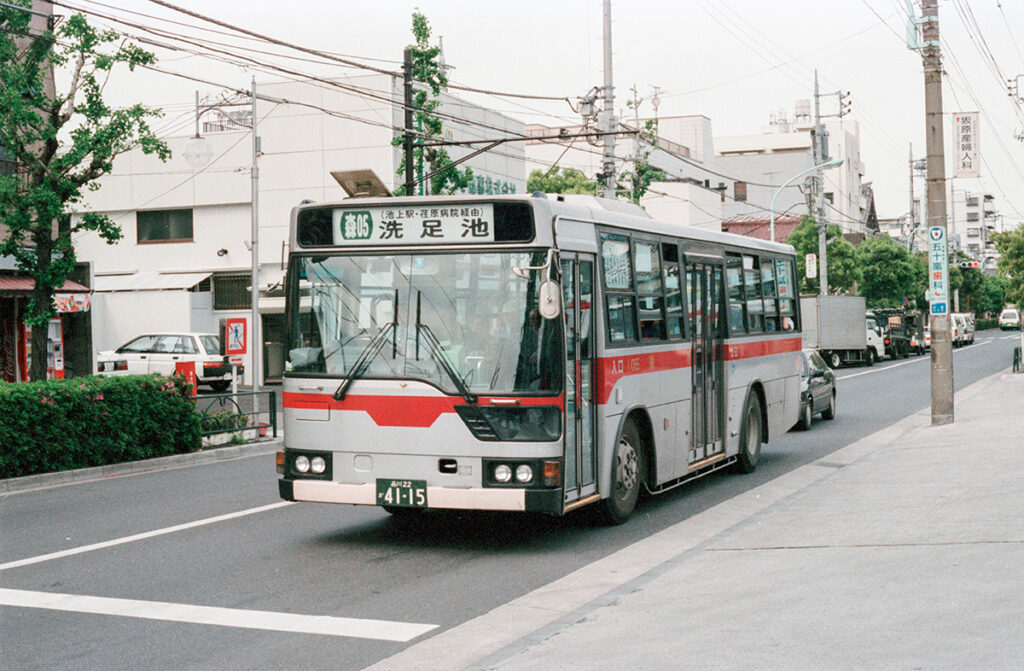 スケルトンボディとなった三菱ふそう初代エアロスターM