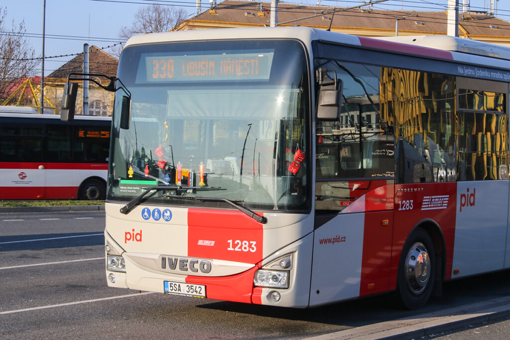 サッカーチームの応援グッズかと思えばそうでもなく細かいグッズが…