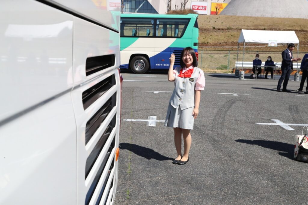 バスの後退誘導は事業者にもよるかもしれないが基本この位置厳守!