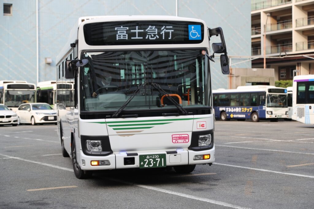 「富士急行」幕で出庫！