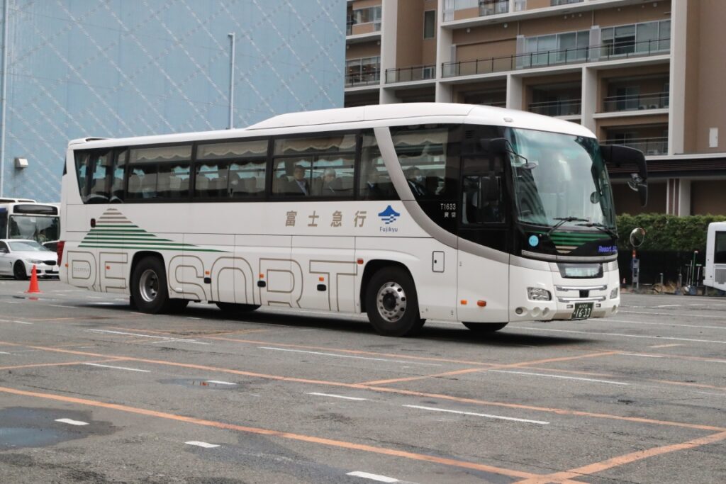 12mフルサイズのバスはデカいが結局は慣れの問題となる