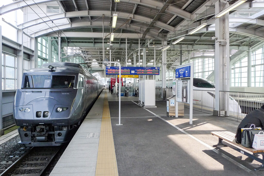 在来線特急と新幹線が1本のホームに同居していた部分開業時代の新八代