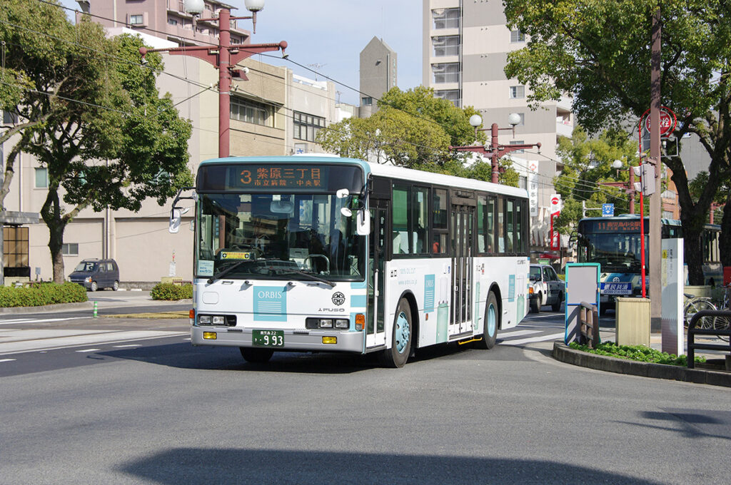 こちらも鹿児島市営バスの1998年式MP717