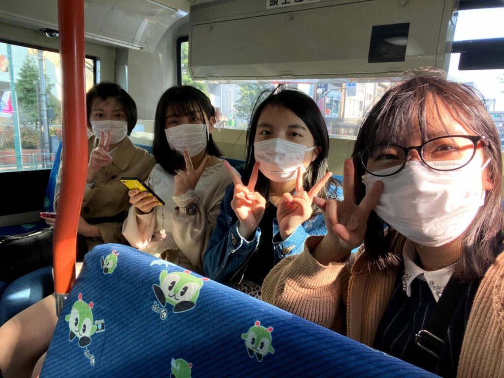 都営バスで勉強中？