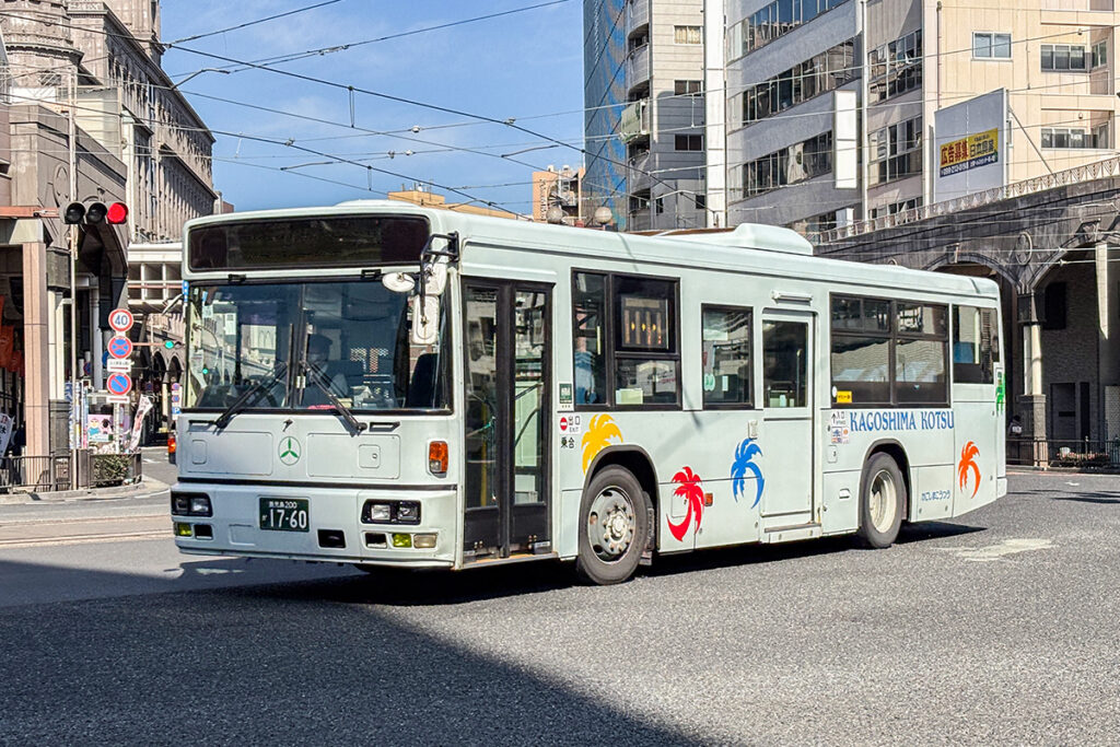西武バスからやってきた2003年式日産デ・スペースランナー＋西工車体