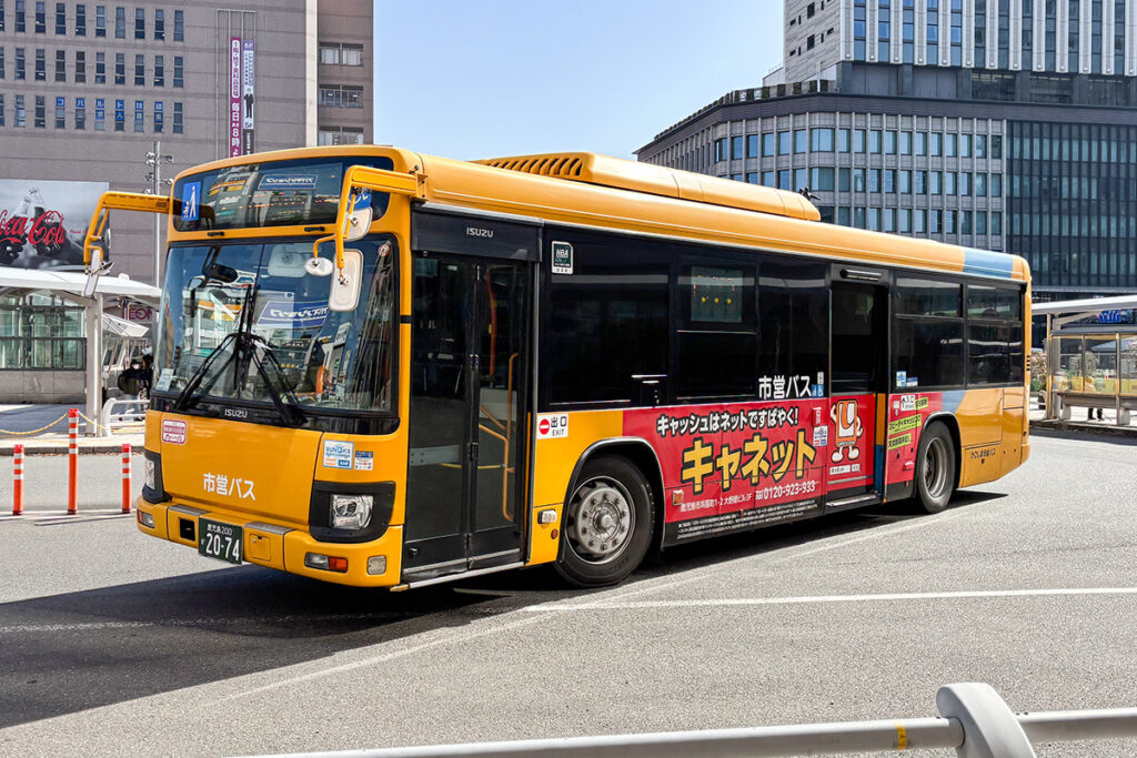 鹿児島市営バスの2019年式いすゞエルガ。「イマドキの顔」もちゃんといる