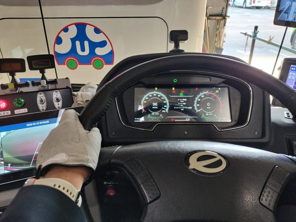 バスの運転自体は難しいことではないが運行となると話はまた別？