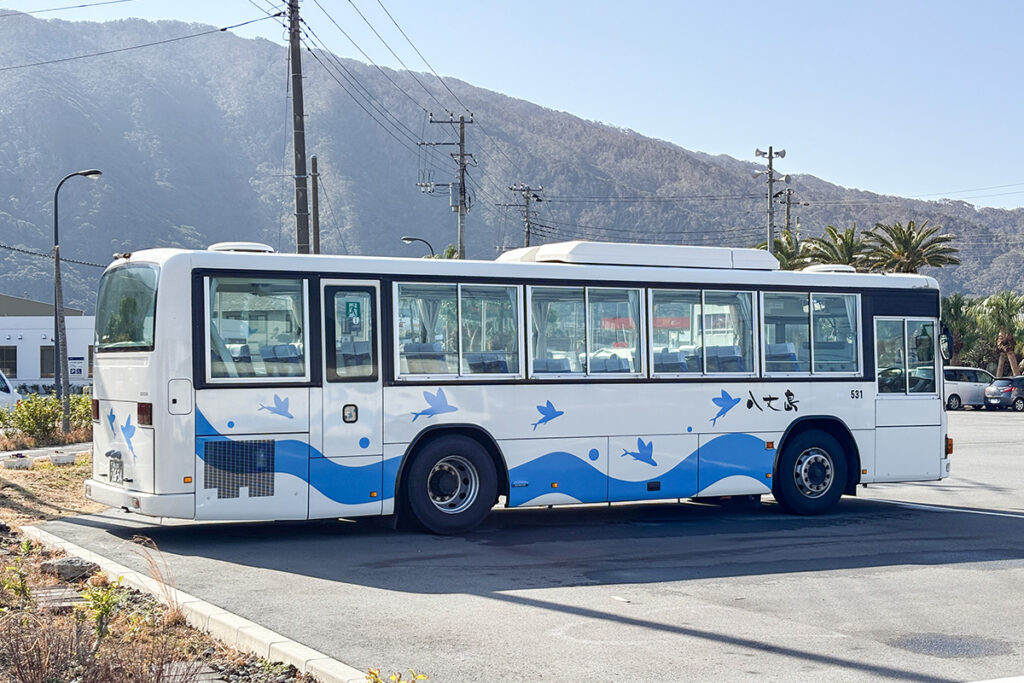 エルガ顔の車とメトロ窓の組み合わせがユニーク