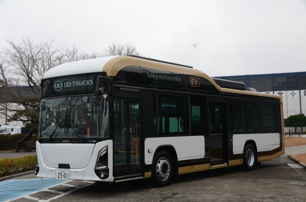 いすゞエルガEV。シックな仕上がりのボディカラーが良く似合ってカッコいい!!