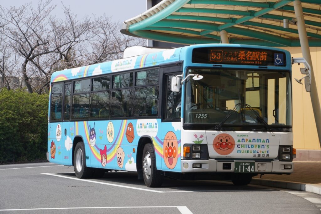 子どもが大喜びのアンパンマンラッピング車