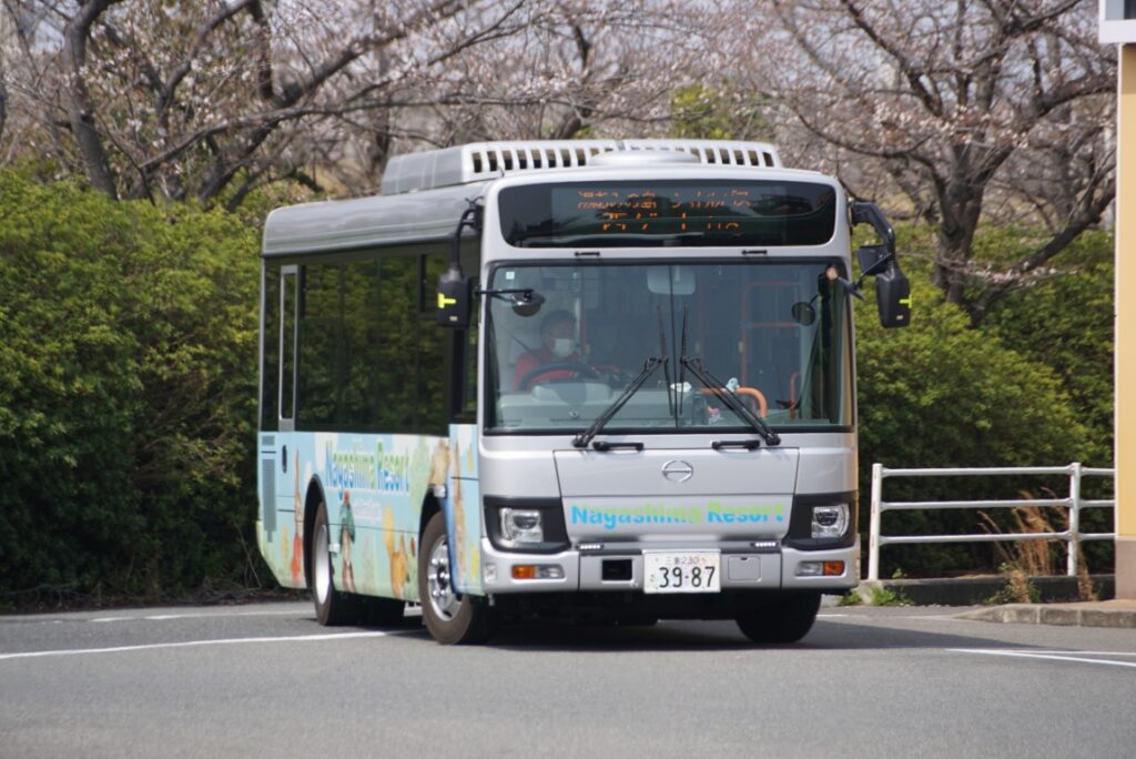 無料のシャトルバス