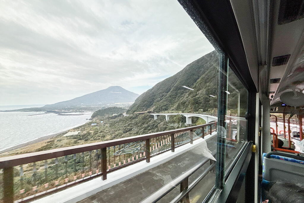 島の中心地方面へバスで戻る