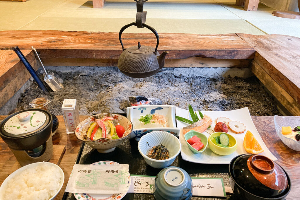 朝夕どちらもボリューミーな宿でした