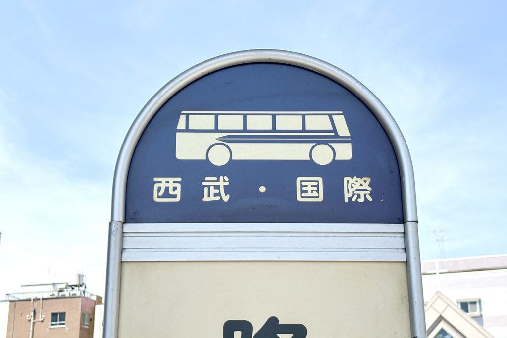 どちらかといえば高速バス風のスピード感あるデザイン