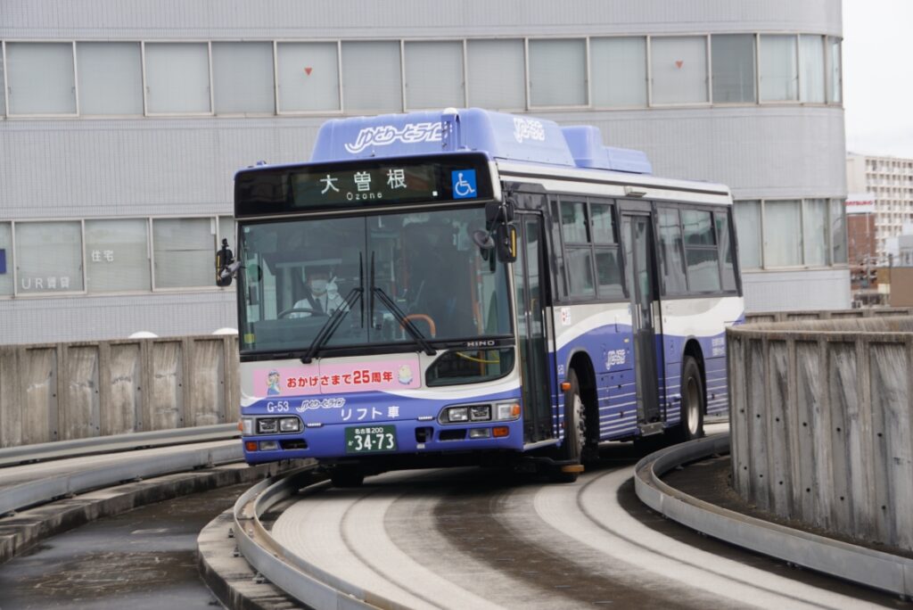 車両はバスだが新交通システムっぽさもある