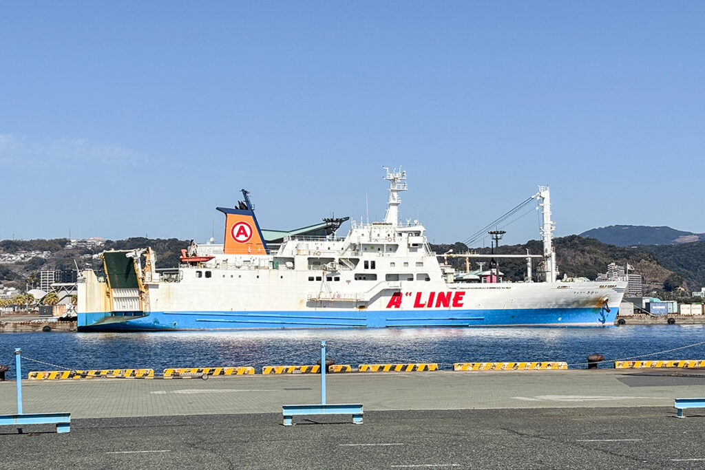 北埠頭に停泊中の「フェリーきかい（2,551トン）」